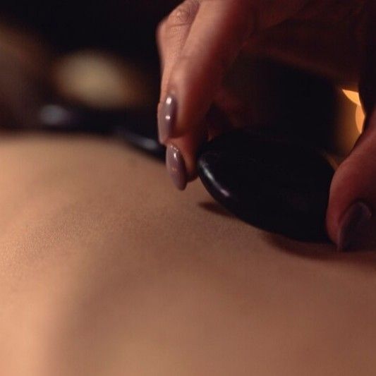 masaz-goracymi-kamieniami